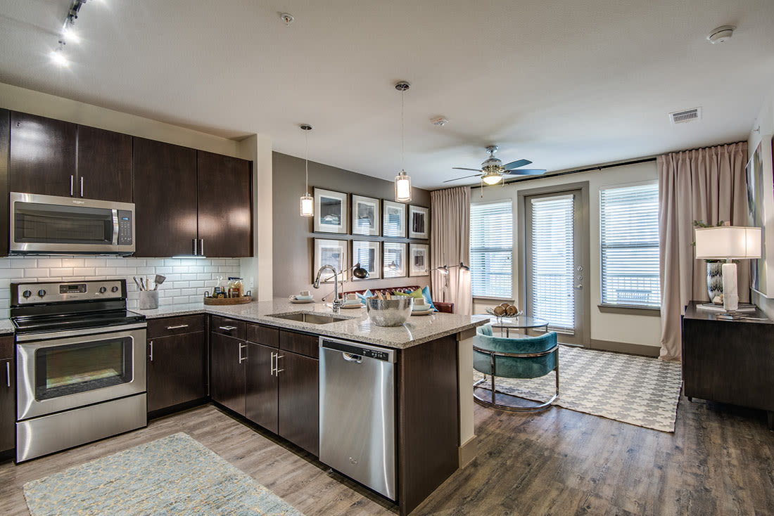 Fifty02 Westover Hills – photo 2