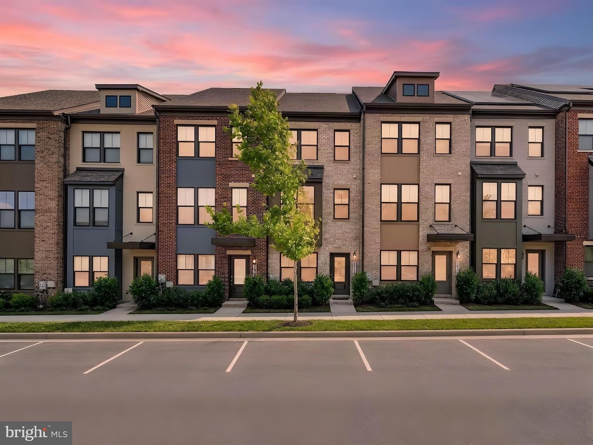 3525 CARNABY Street – photo 1