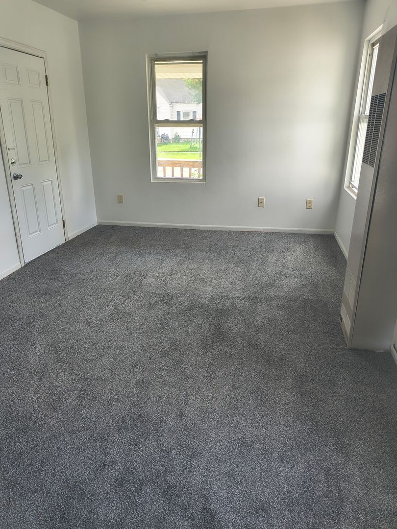 106 S Clay St Two Bedroom Unit – photo 3
