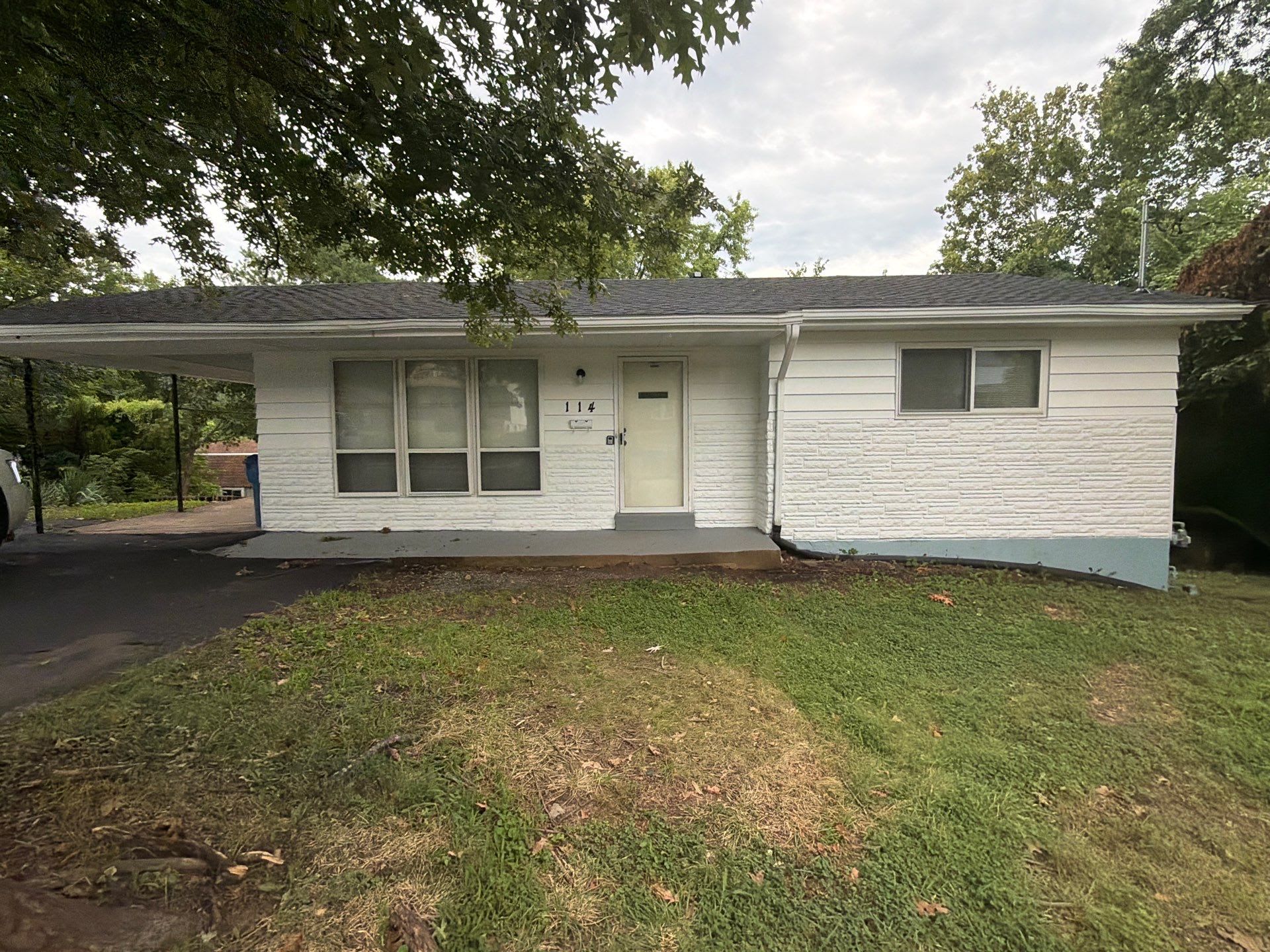 114 Powell Ave – photo 1