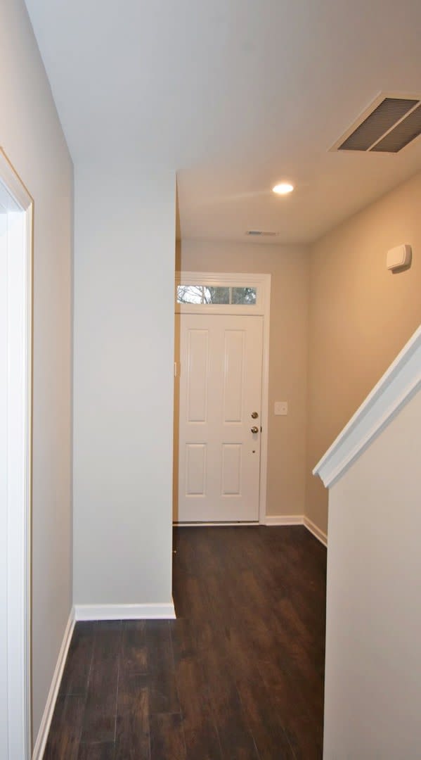 Gorgeous luxury 2BD/2.5BA M'boro townhome w/garage & washer/dryer, across from MTSU! – photo 3