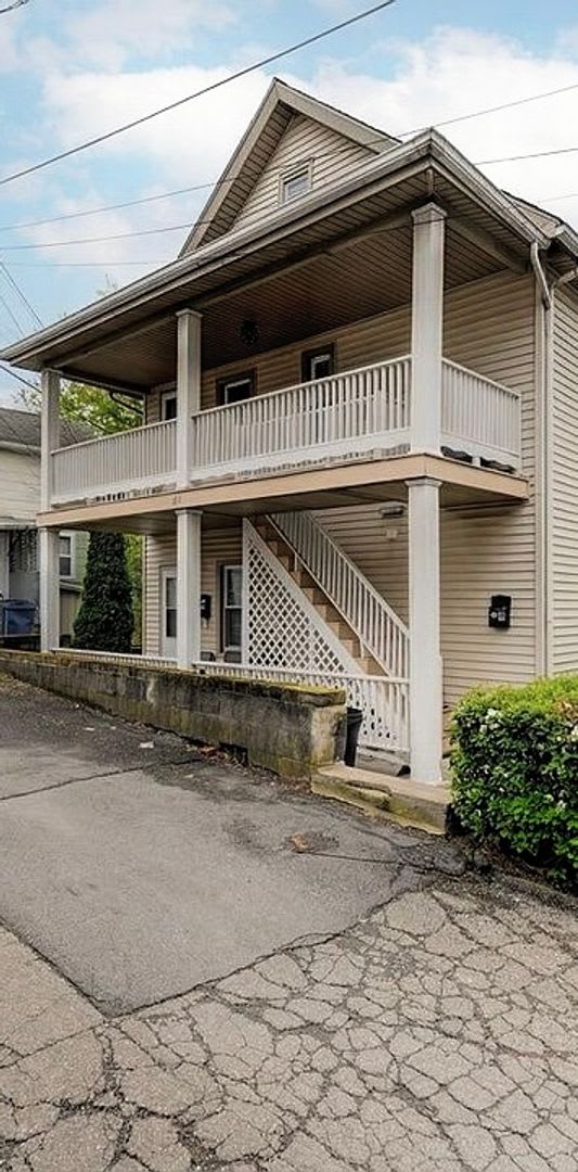 641 E Elm St – photo 1