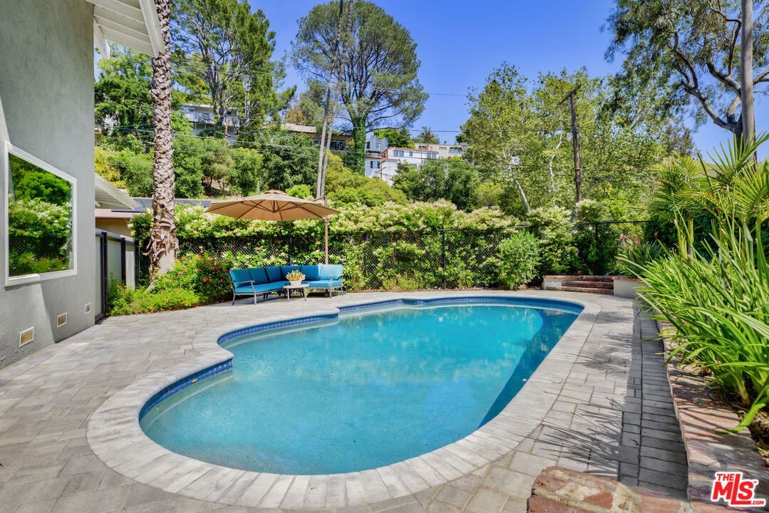 3101 N Beachwood Dr – photo 1