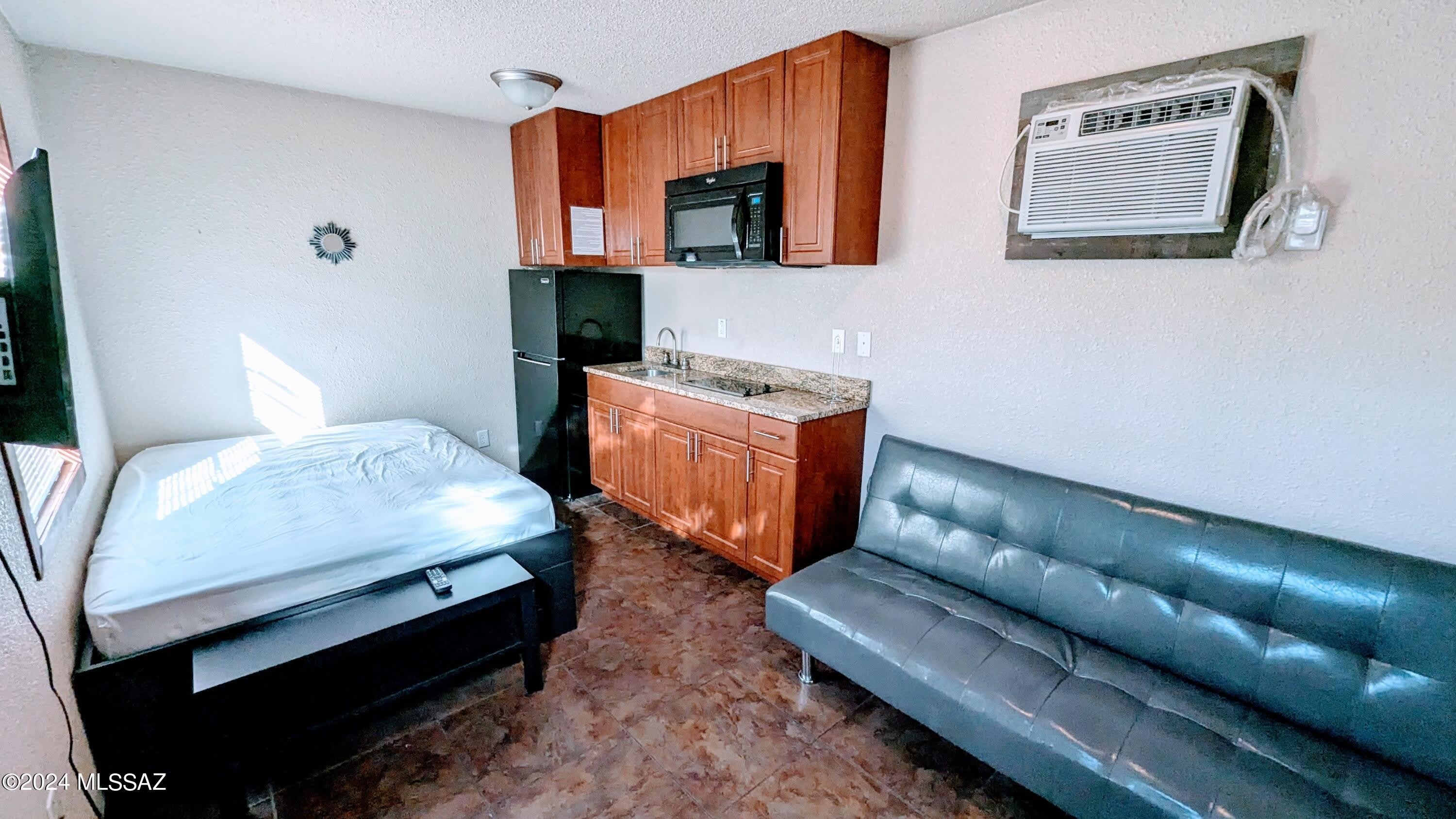 121 E Roger Road – photo 3