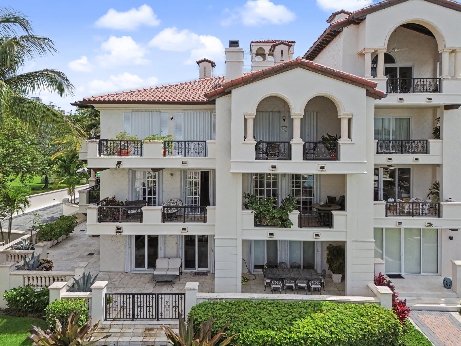 2124 Fisher Island Drive – photo 1