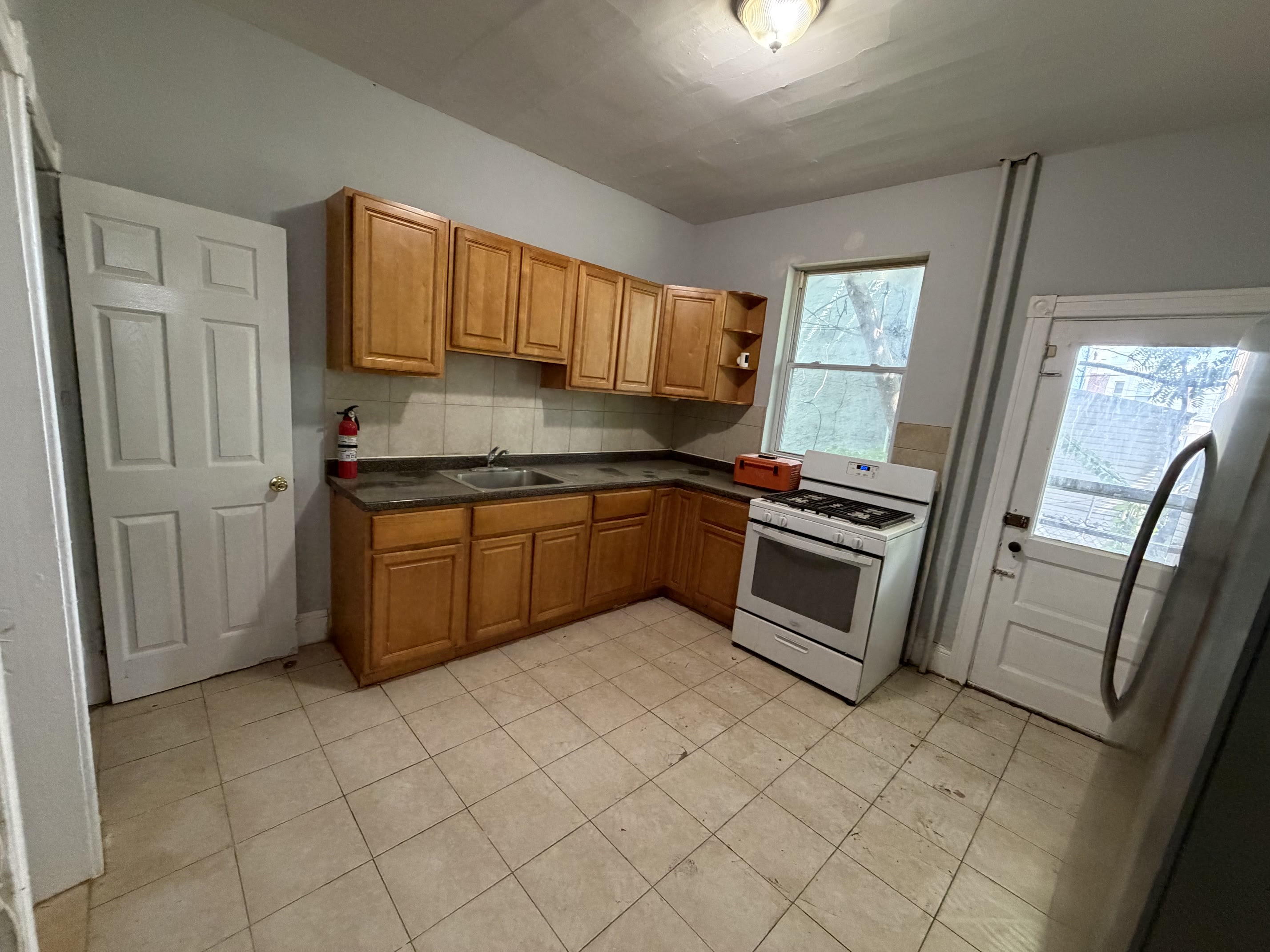 4261 N Franklin St – photo 2