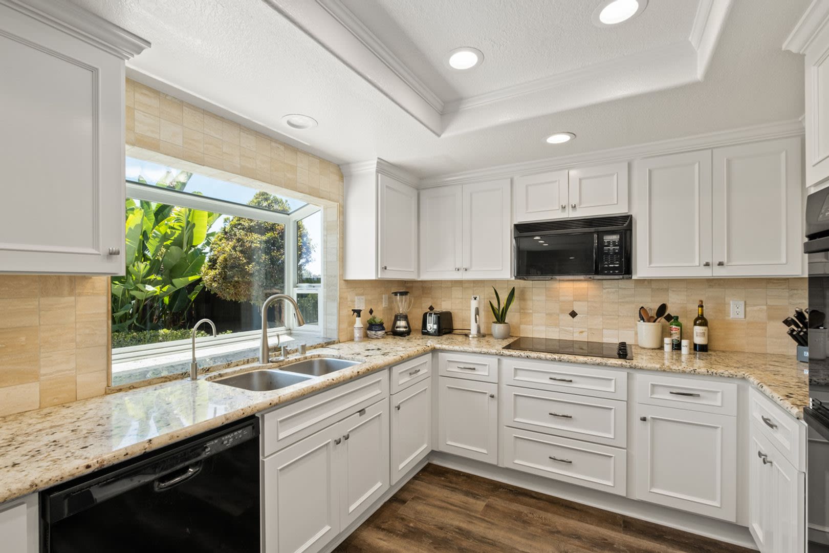 Newly Renovated and Furnished Ocean View Home! – photo 3