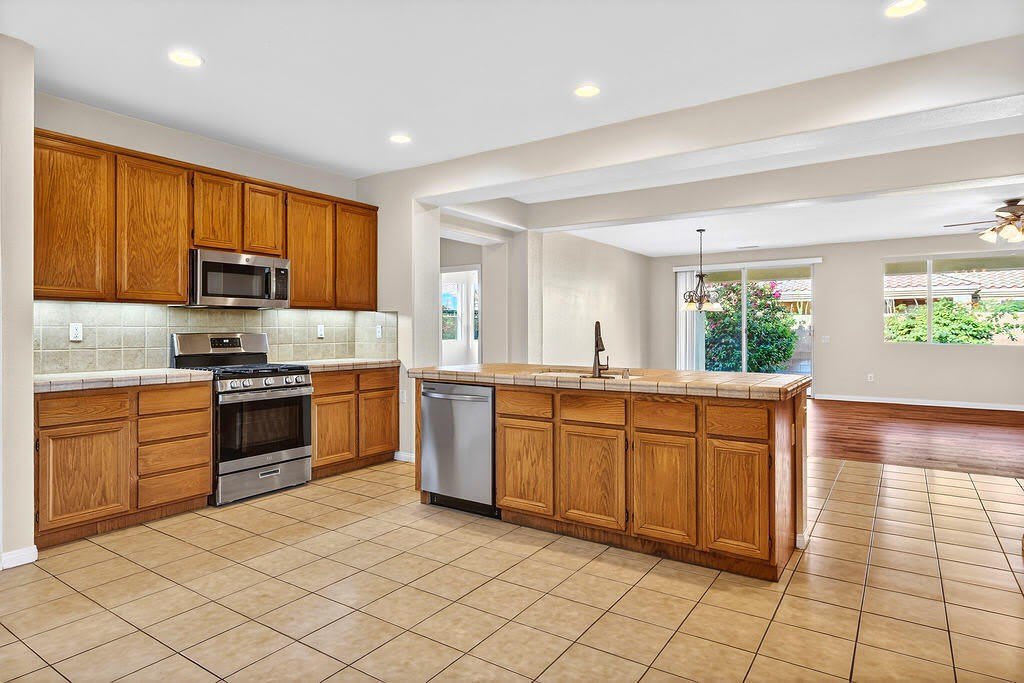 42217 Whisper Rock Street – photo 4