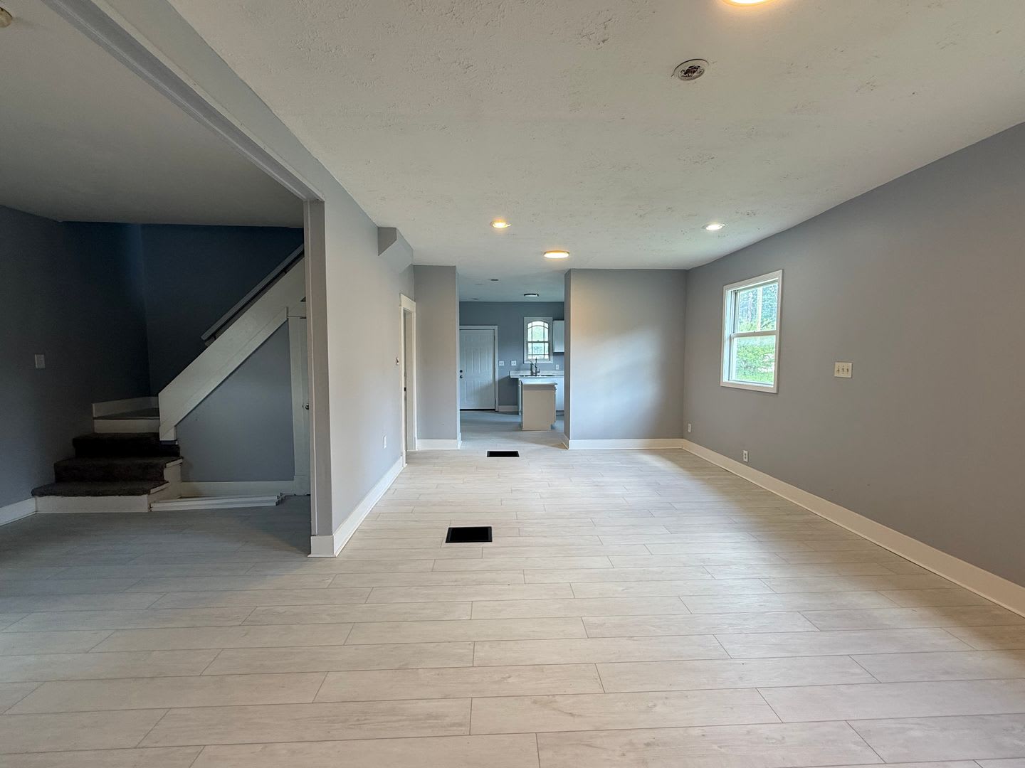 New Listing! 3 Bdrm/1.5 Bath – photo 4