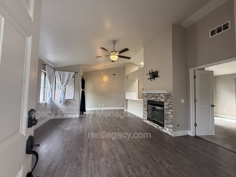 7059 Sprig Dr – photo 2