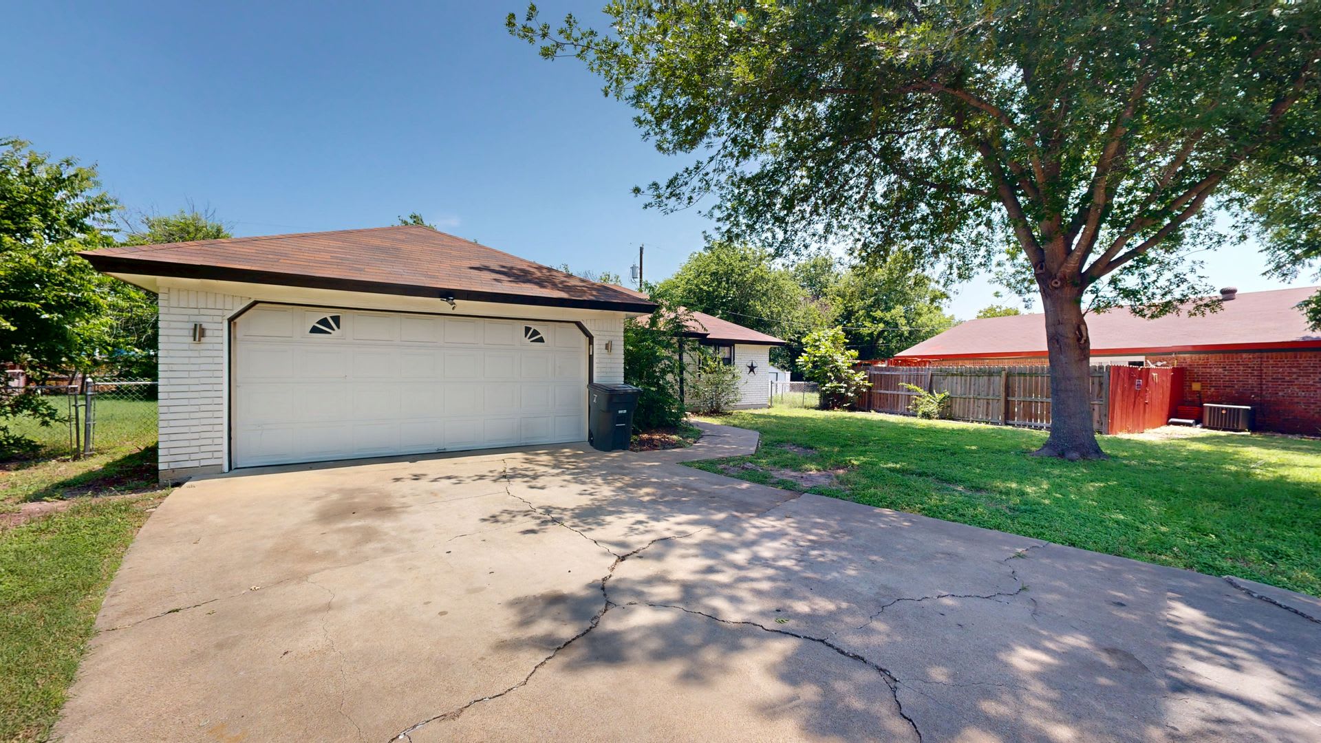 2 WEEKS FREE + REMODELED 3 BEDROOM 2 BATH ALL TILE HOUSE!!! – photo 2
