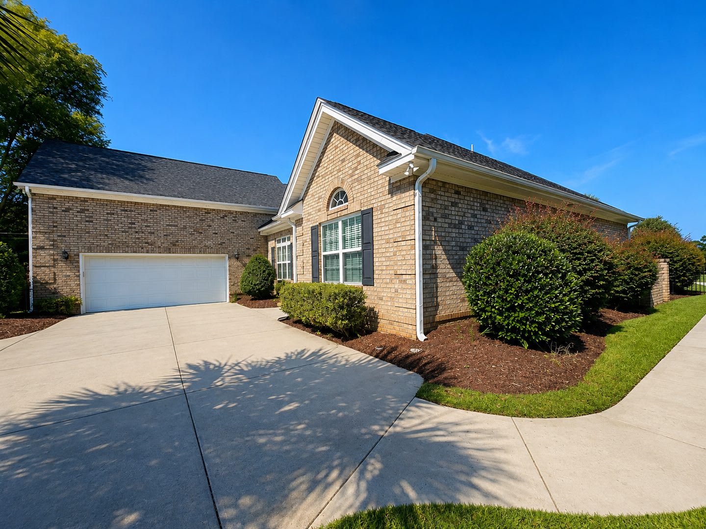 Plantation Lakes 4 Bedroom, 3 Bath Lakefront Home with Private Pool – photo 1