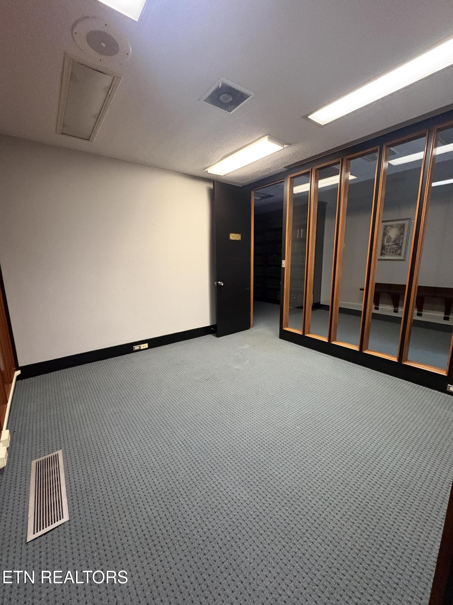 100 E Race St – photo 1
