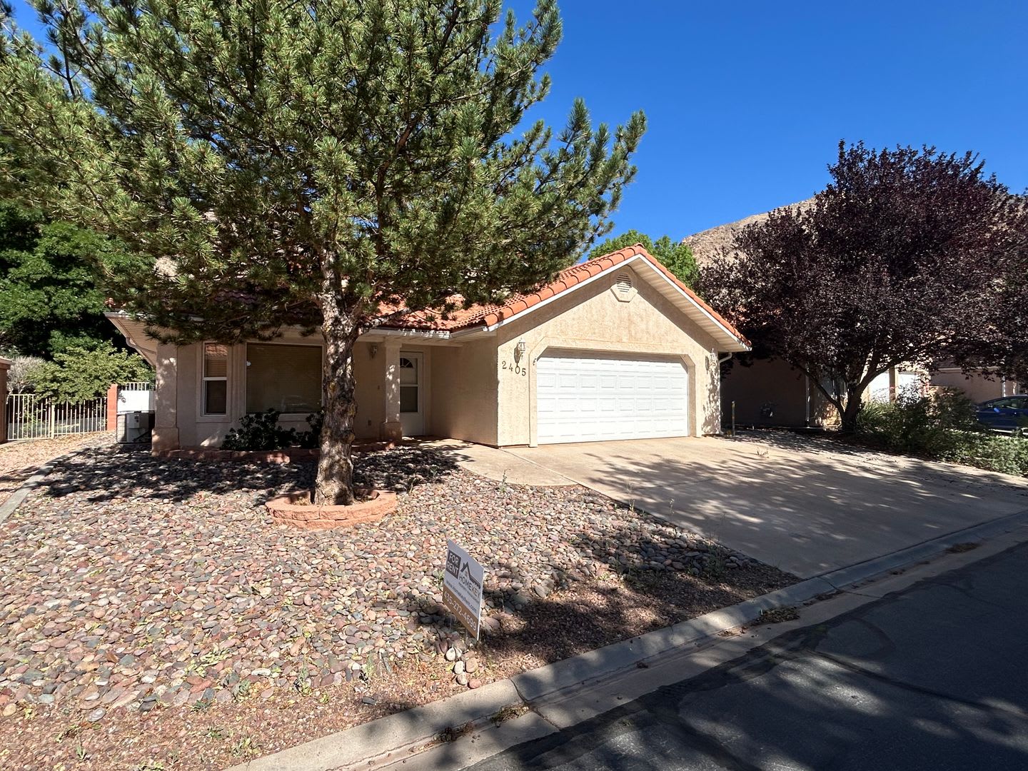 Available October! 4 Bed, 2 Bath, 2 Car Garage For Rent! – photo 2