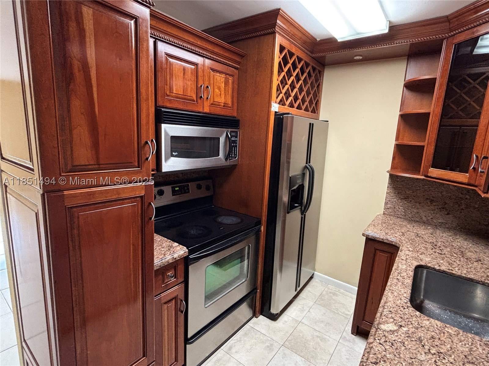 10810 N Kendall Dr – photo 3