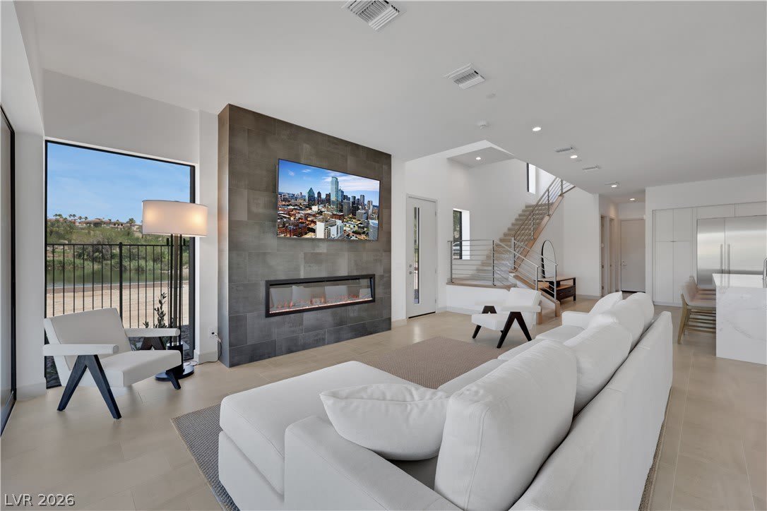 66 Lakefront Drive – photo 2