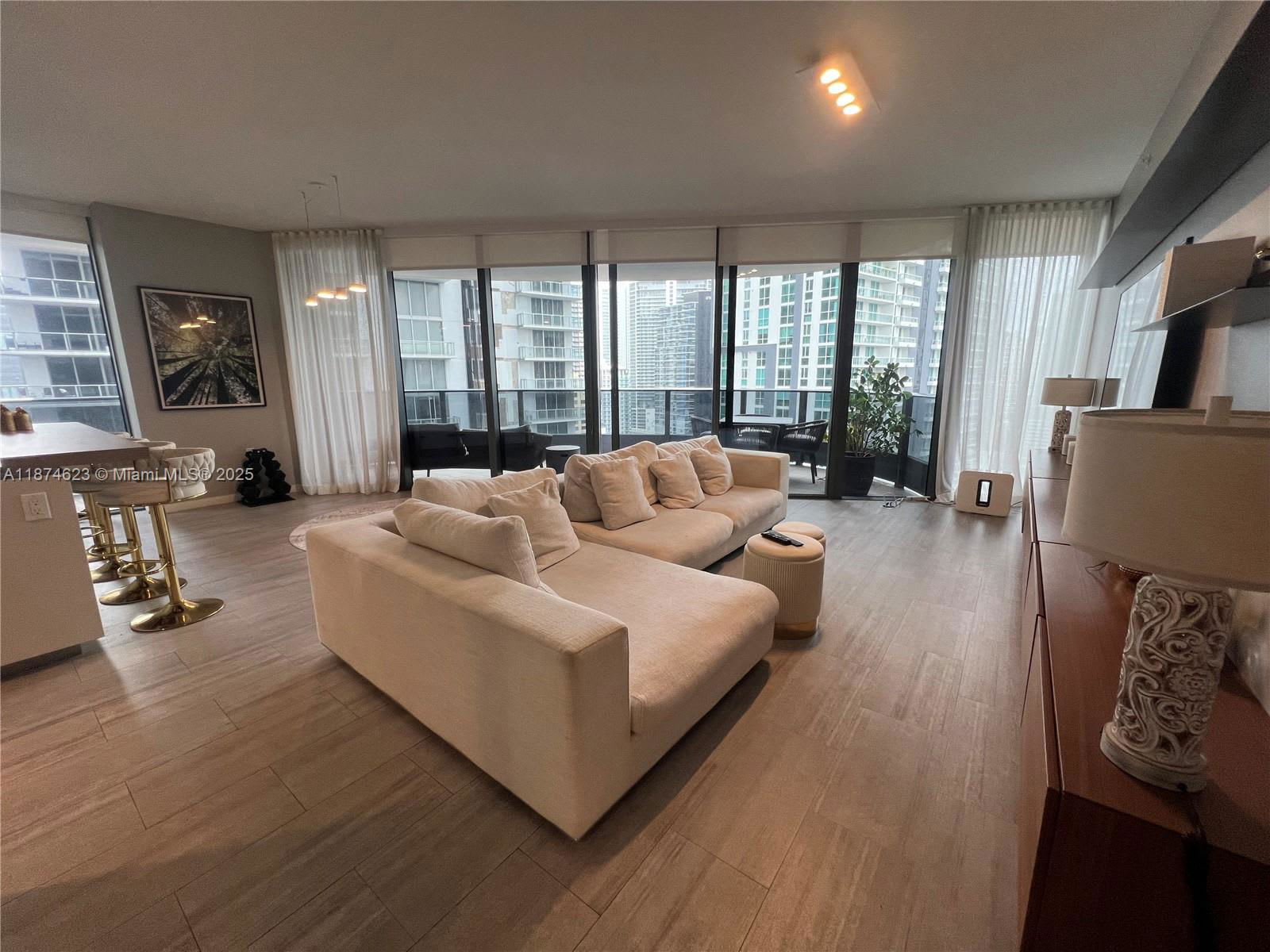 1000 Brickell Avenue – photo 1