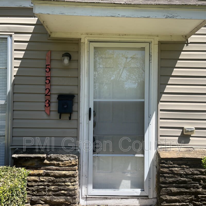 5523 S Madison Ave – photo 2