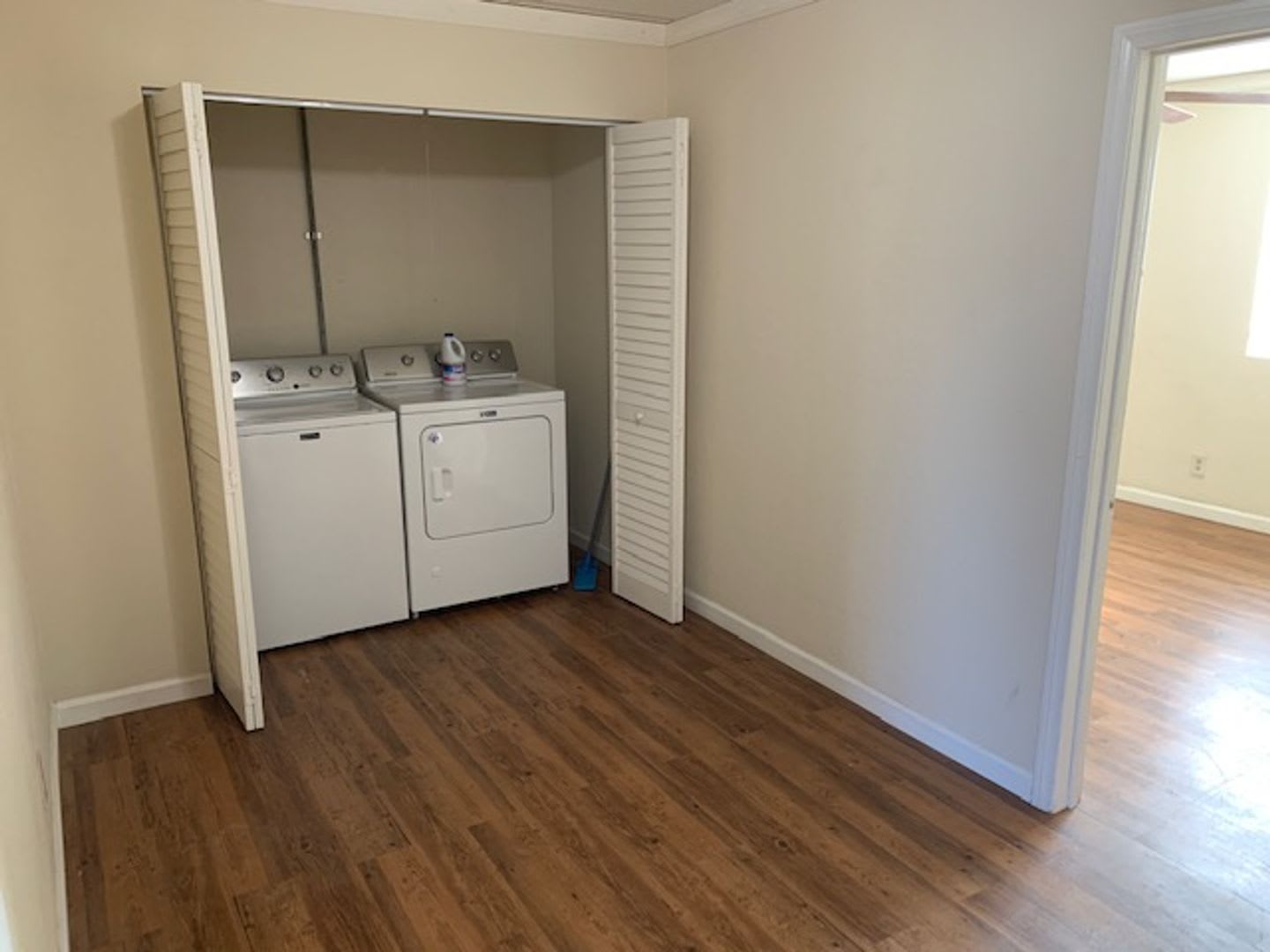 Updated 2BD/1BA Apartment with In-Unit Laundry + 2 Parking Spots – photo 3