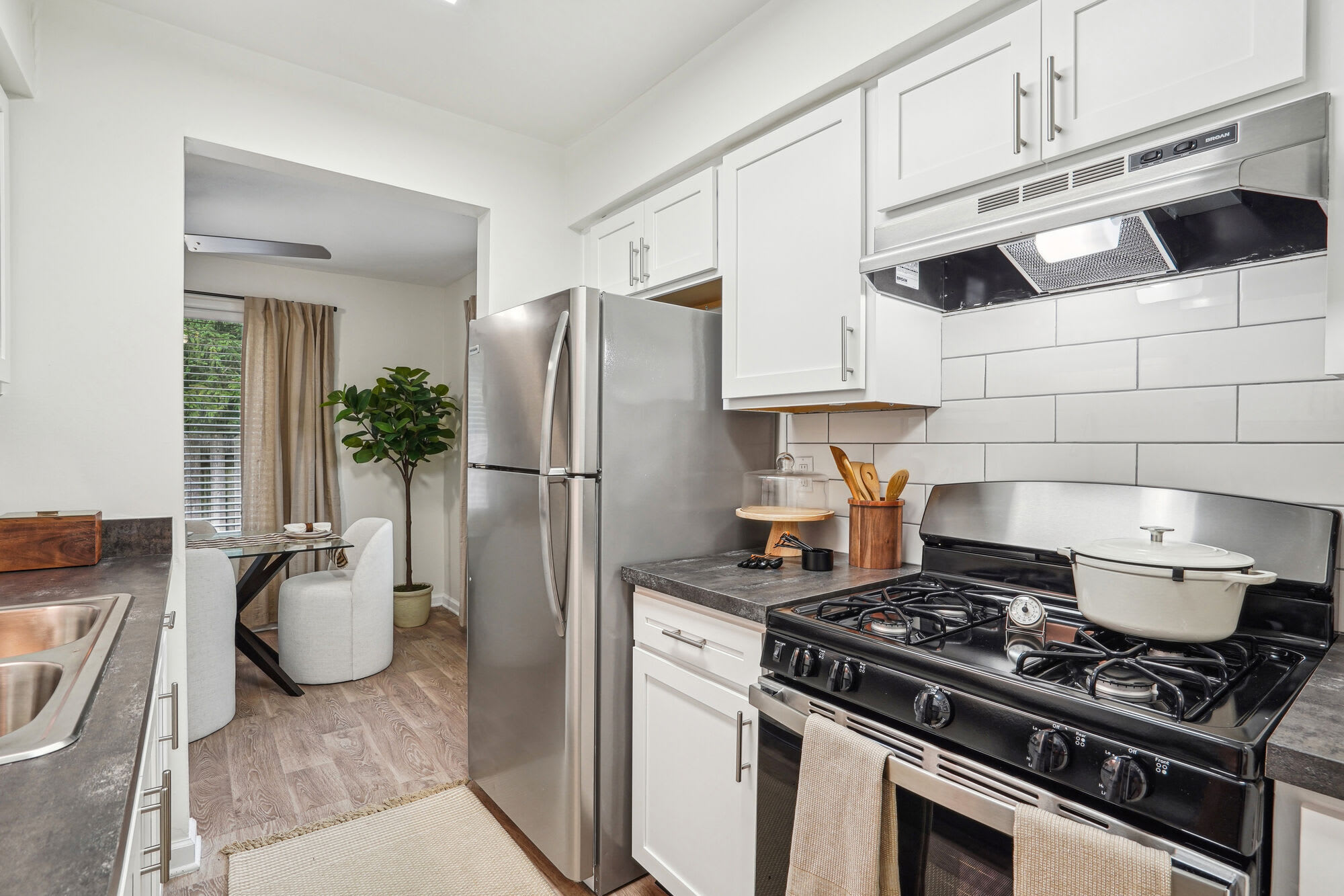 Woodbridge Apartments – photo 5