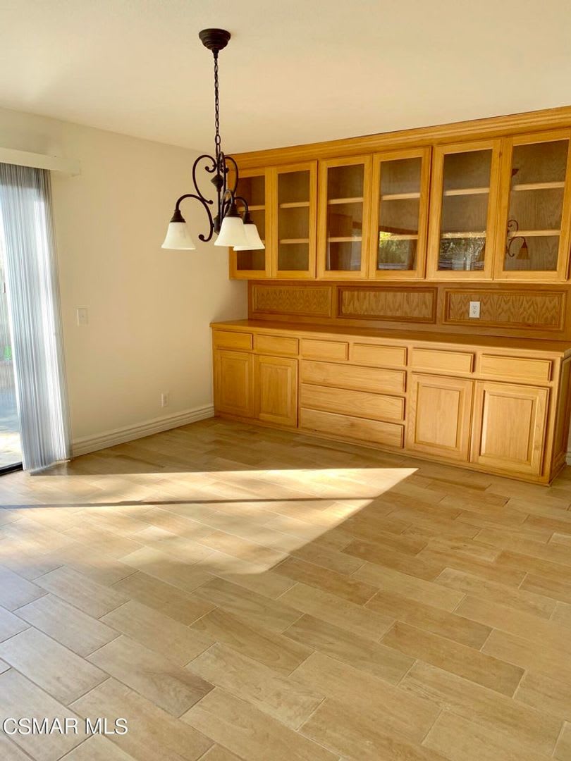 Move in Ready! Sought out Racquet Club Villas – photo 5