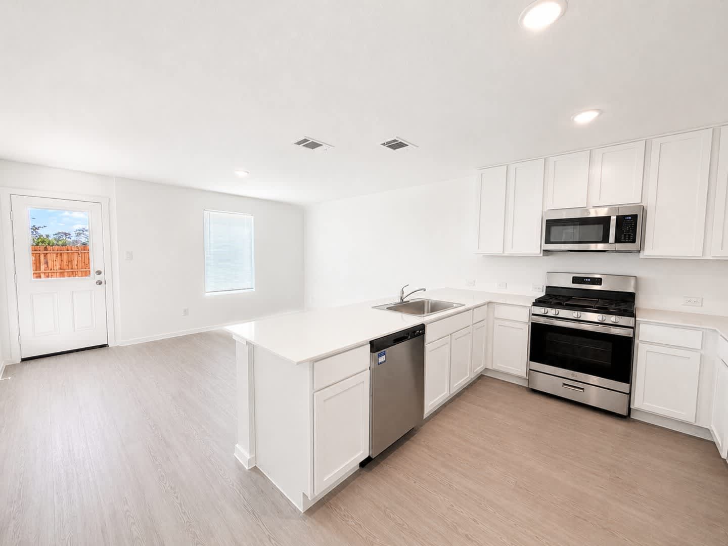 6506 Dali Bend, San Antonio, TX 78263 – photo 2