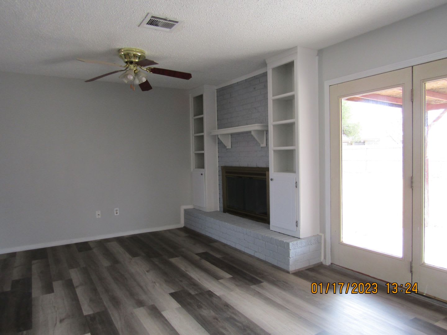 West Side Home Located Close To Shopping Restaurants – photo 4