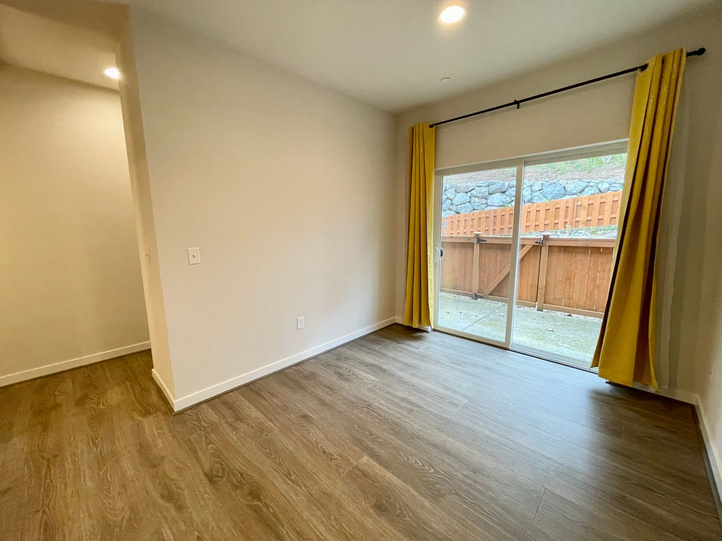 Like-New Beardslee Townhouse... – photo 5