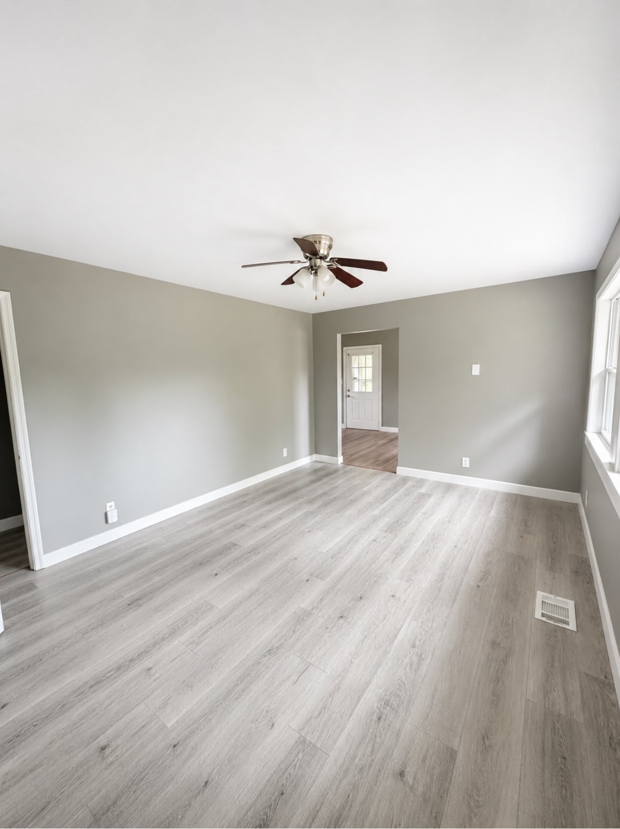1143 Oakley Drive – photo 3