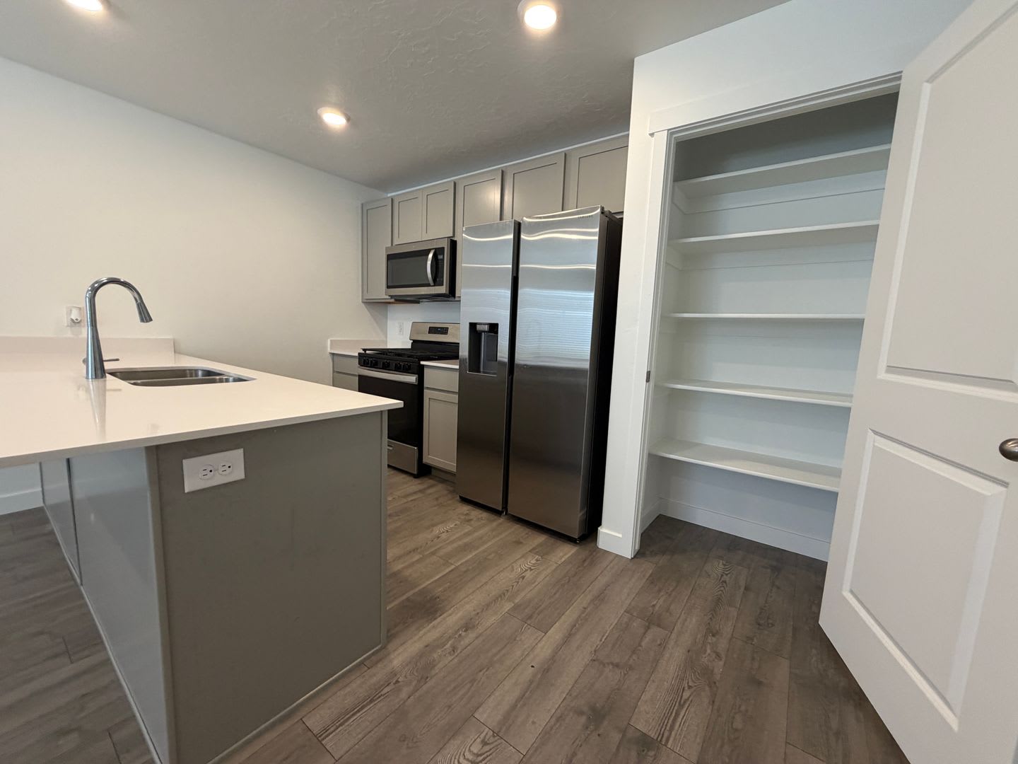 Modern 3-Bedroom Spanish Fork Townhome – Built in 2024 with Pool & Pickleball Courts – photo 4
