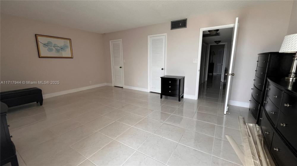 807 NE 27th Ave – photo 5