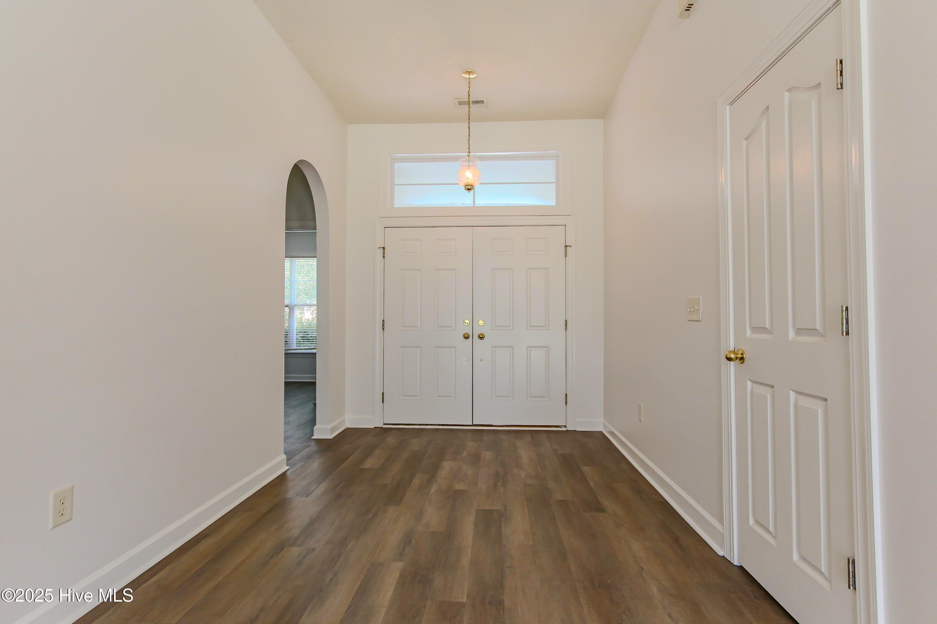 1005 Meadowlands Trail NW – photo 4