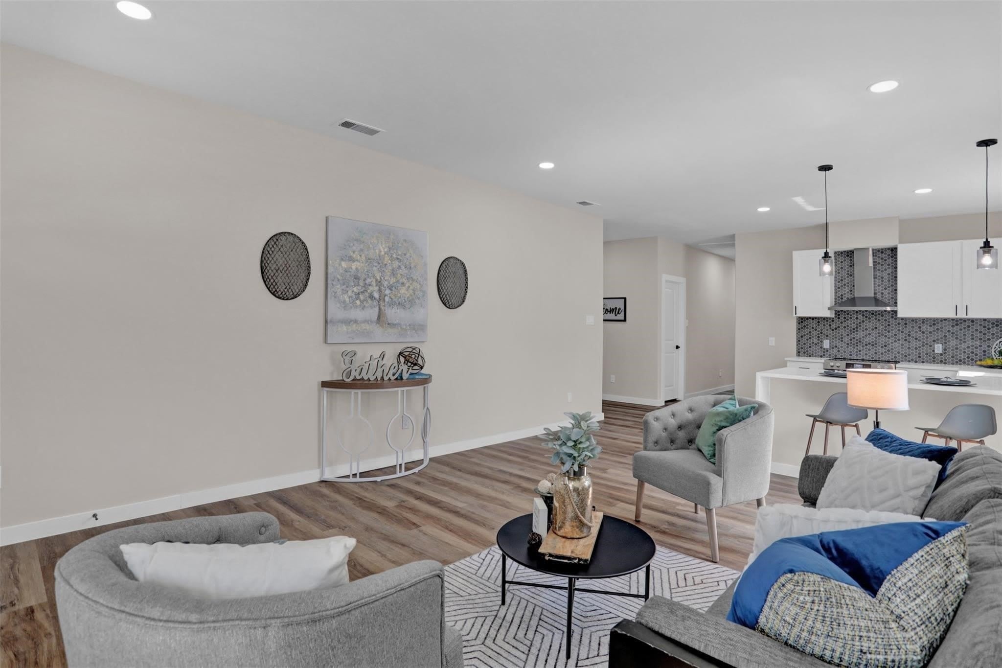 705 E Hanna Street – photo 4