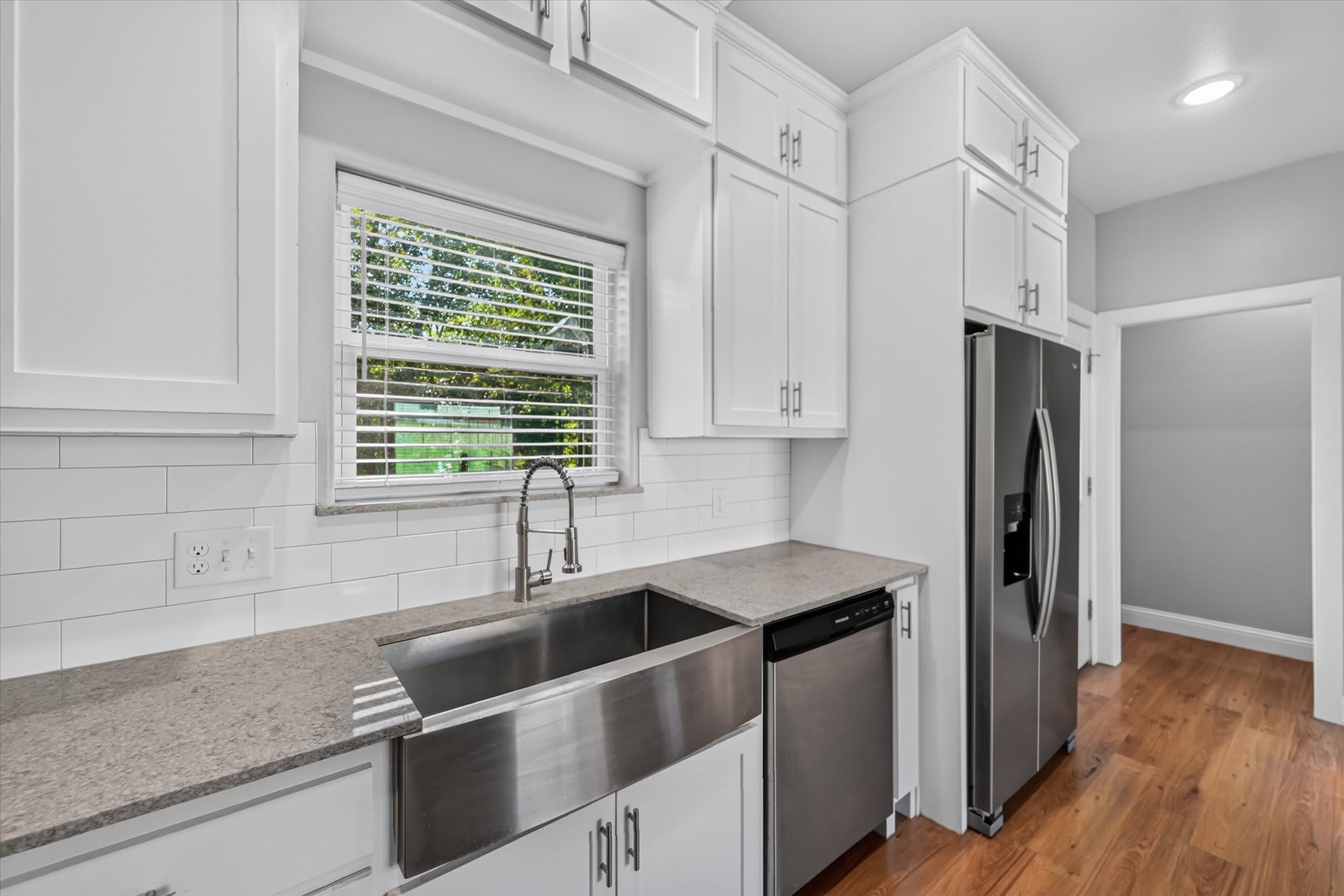 992 South 6Th Avenue – photo 3