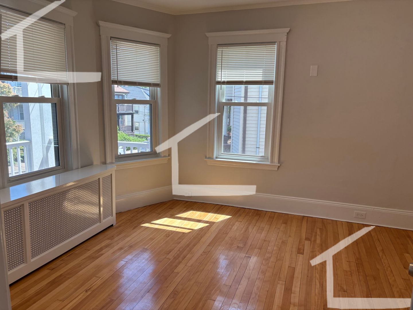 Nice 3 Bed In Oak Square – photo 2