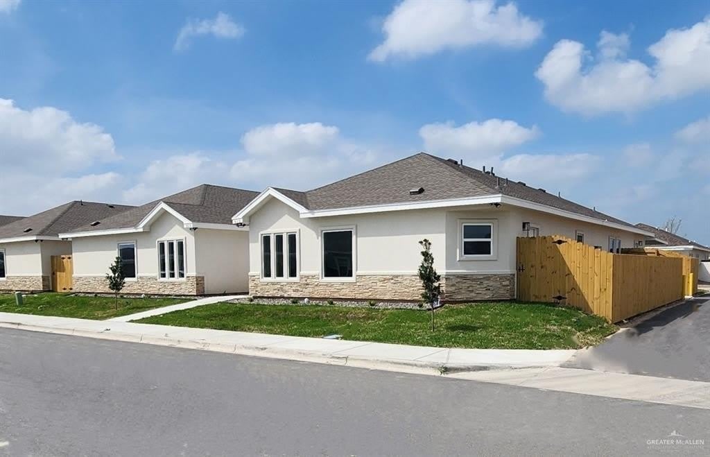 913 N Clarence Avenue – photo 1