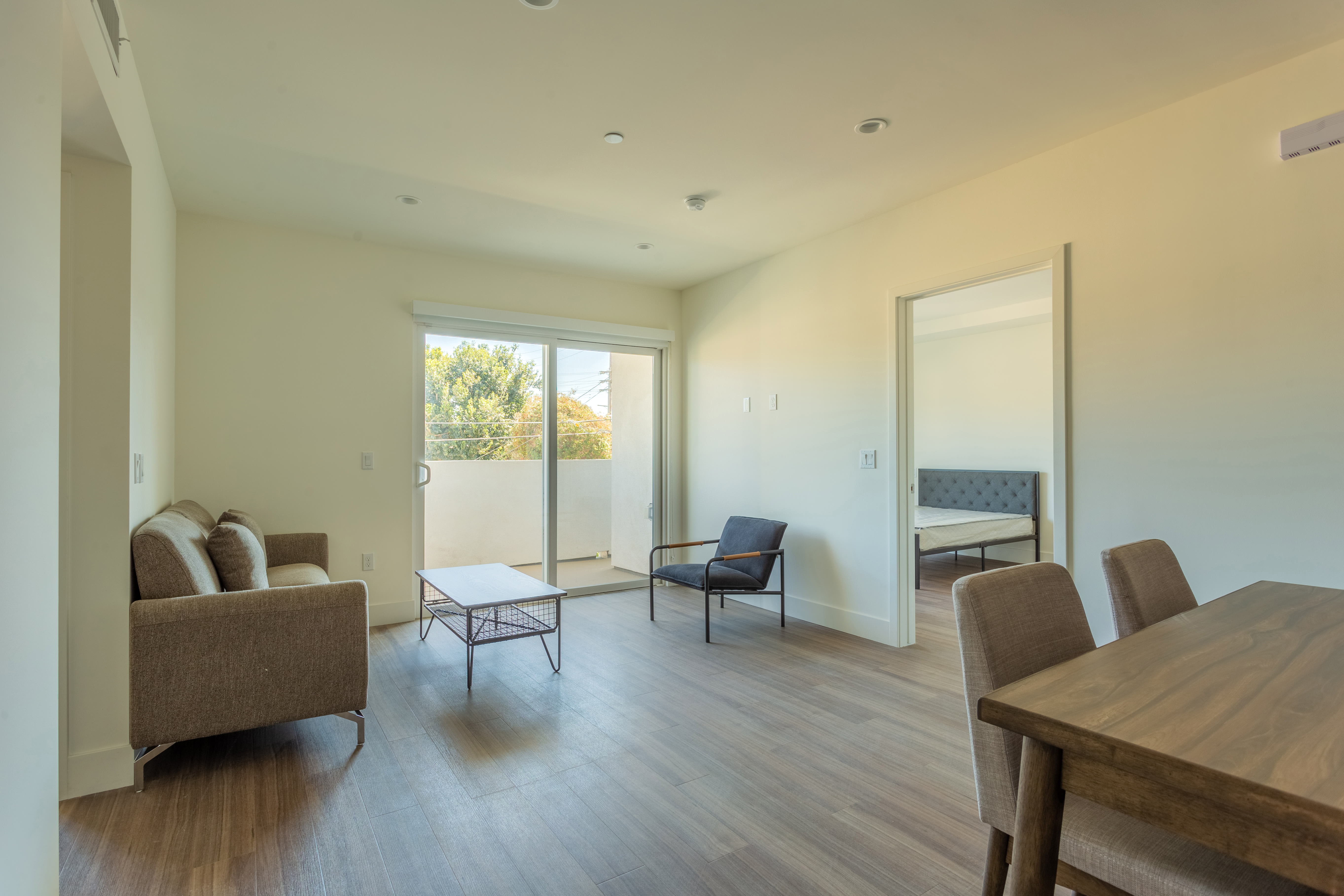 1450 S Barrington Ave – photo 2