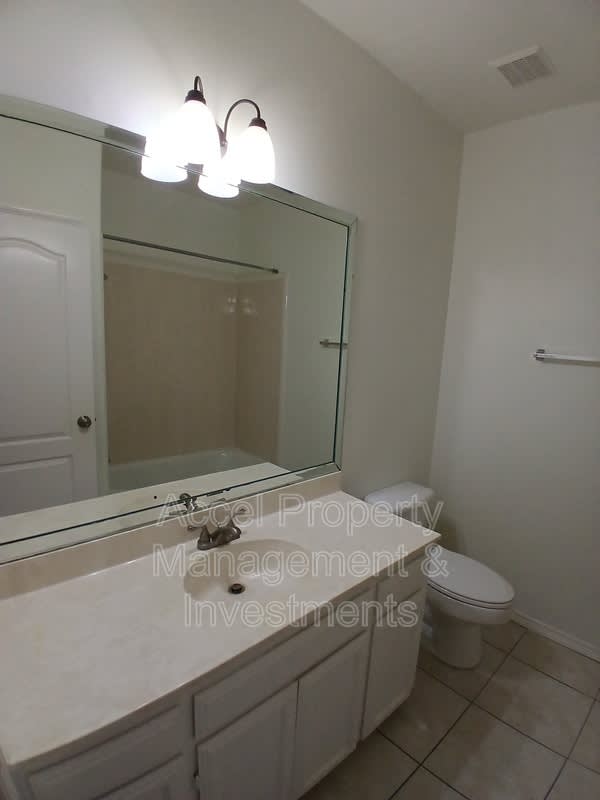 130 San Jacinto St. – photo 5