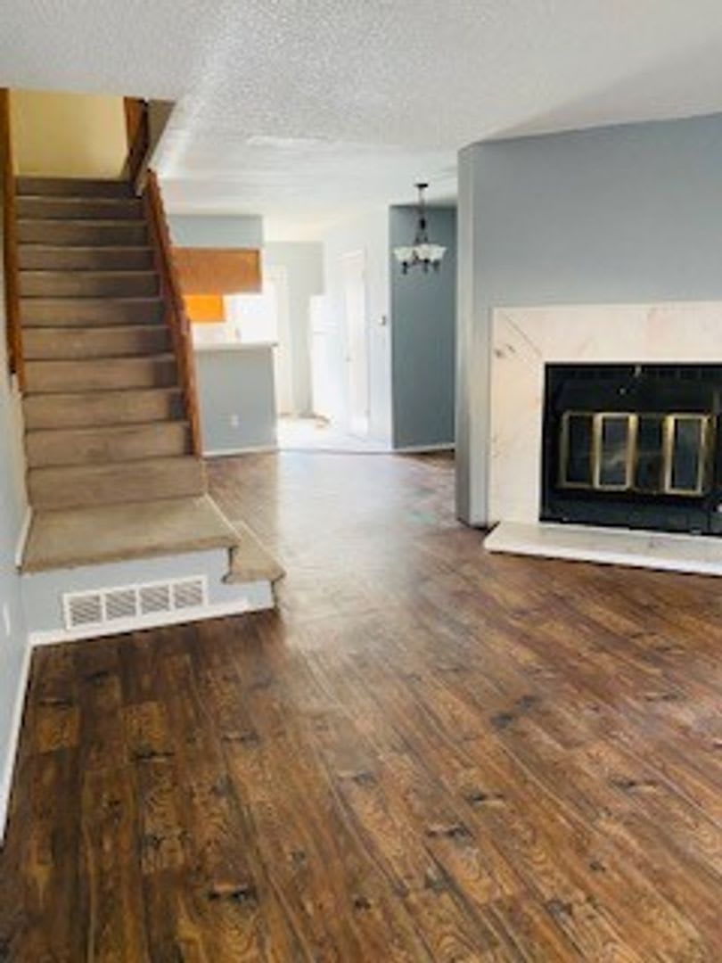 Recently Remodeled End Unit for Rent in Boulder Backs and Opens to Green Space! – photo 3