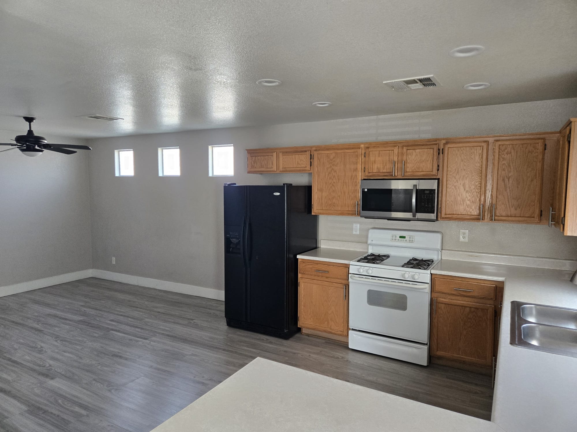 5270 Paradise Skies Avenue – photo 5