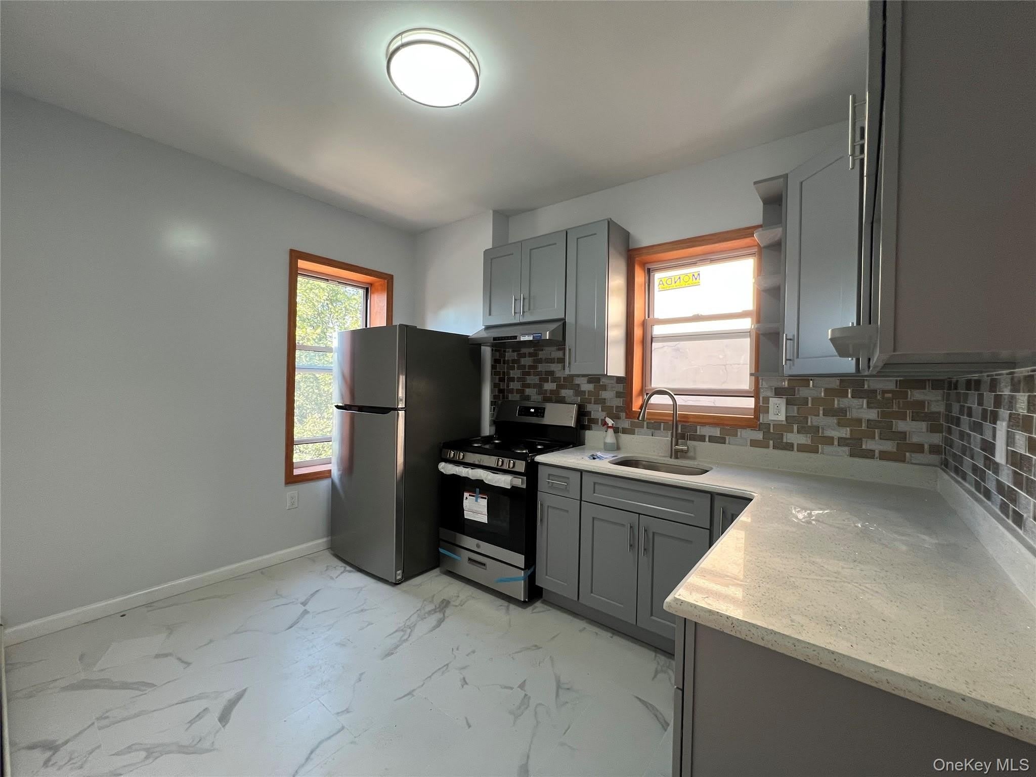 2265 Chatterton Avenue – photo 2