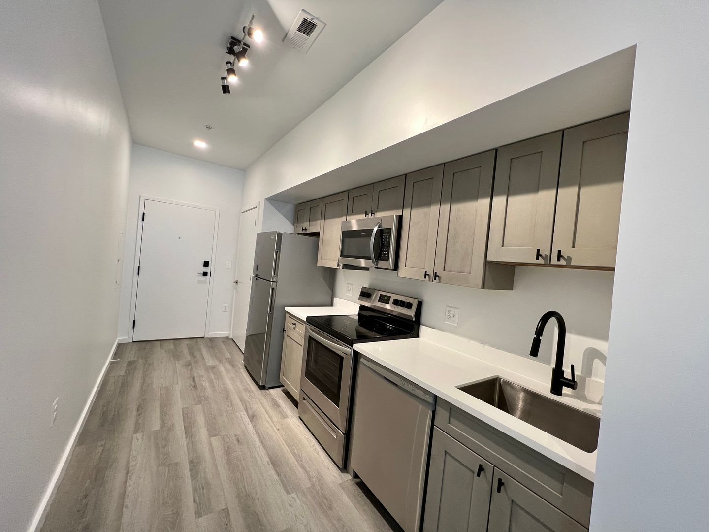 725 W Pratt – photo 5