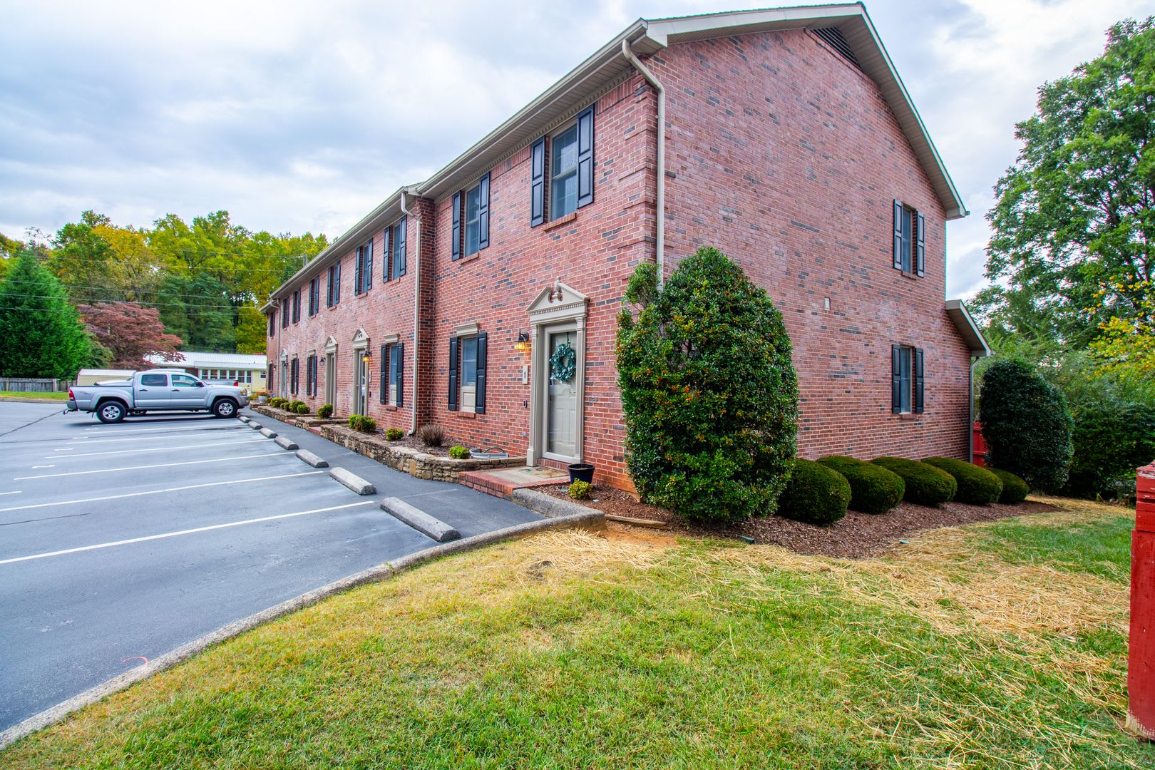 Beautiful 2 Bed, 2.5 Bath Condo in Johnson City – photo 2