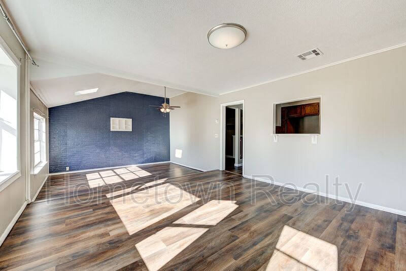 7105 NW 43rd Street – photo 4