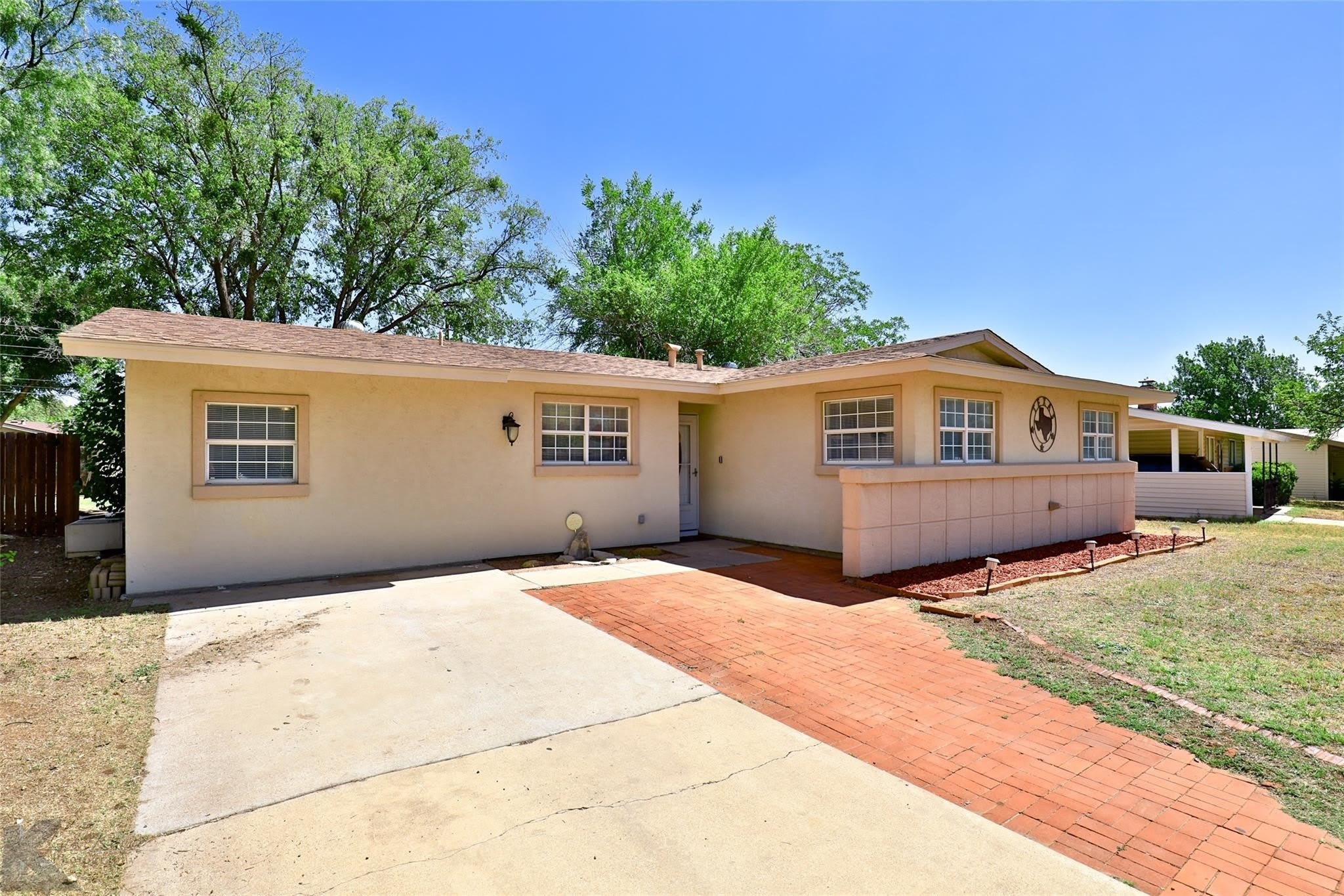 2518 Bennett Drive – photo 1