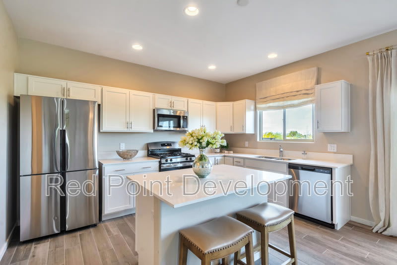 8523 N Thornydale Rd – photo 2