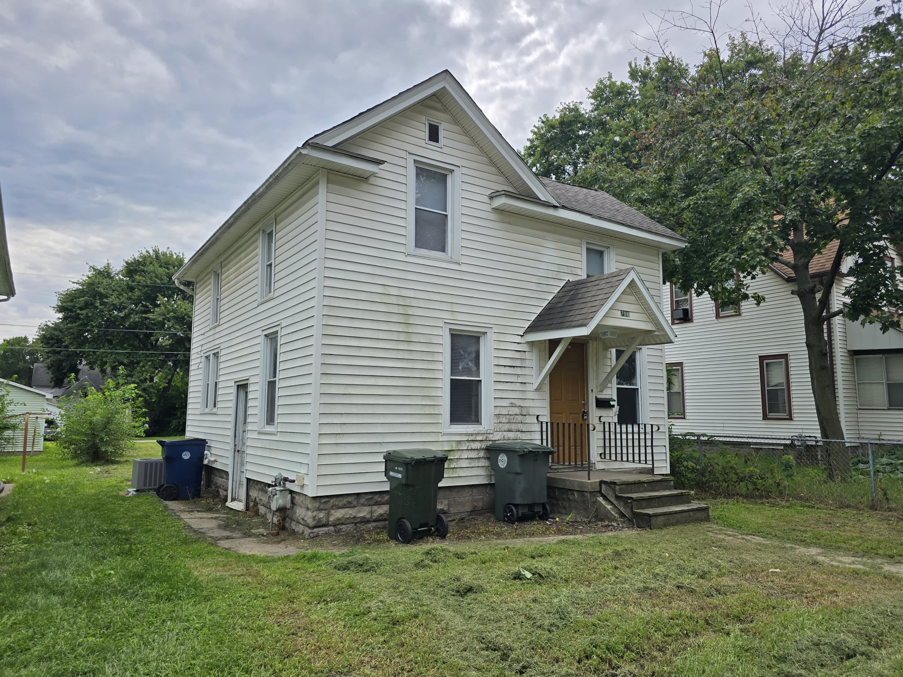 716 Fowler Street – photo 1