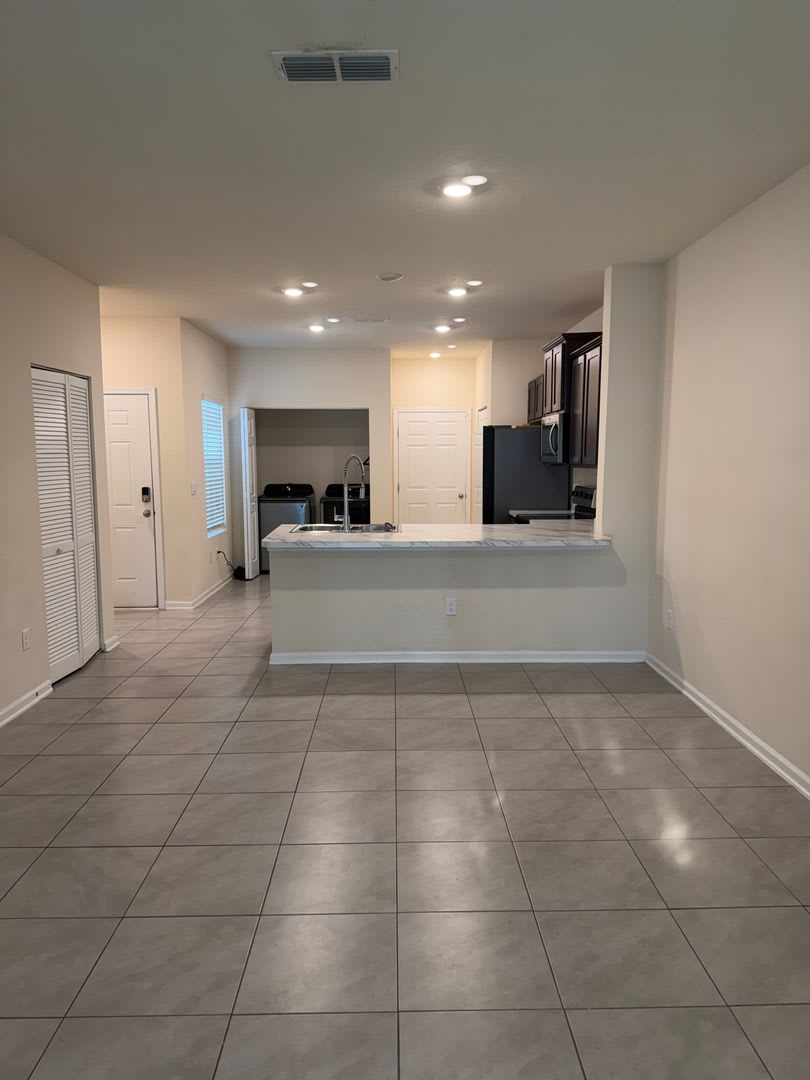Spacious 2-Bedroom Townhome Near River City – photo 4