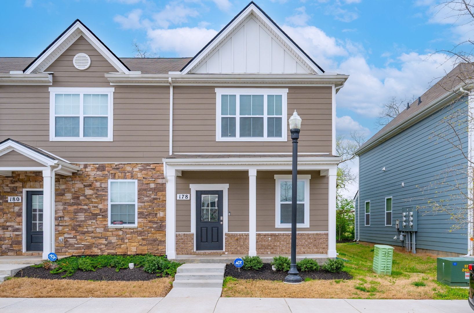 Bright 3-Bed End-Unit Townhome in Cedar Station with Modern Finishes & Private Outdoor Spaces – photo 1