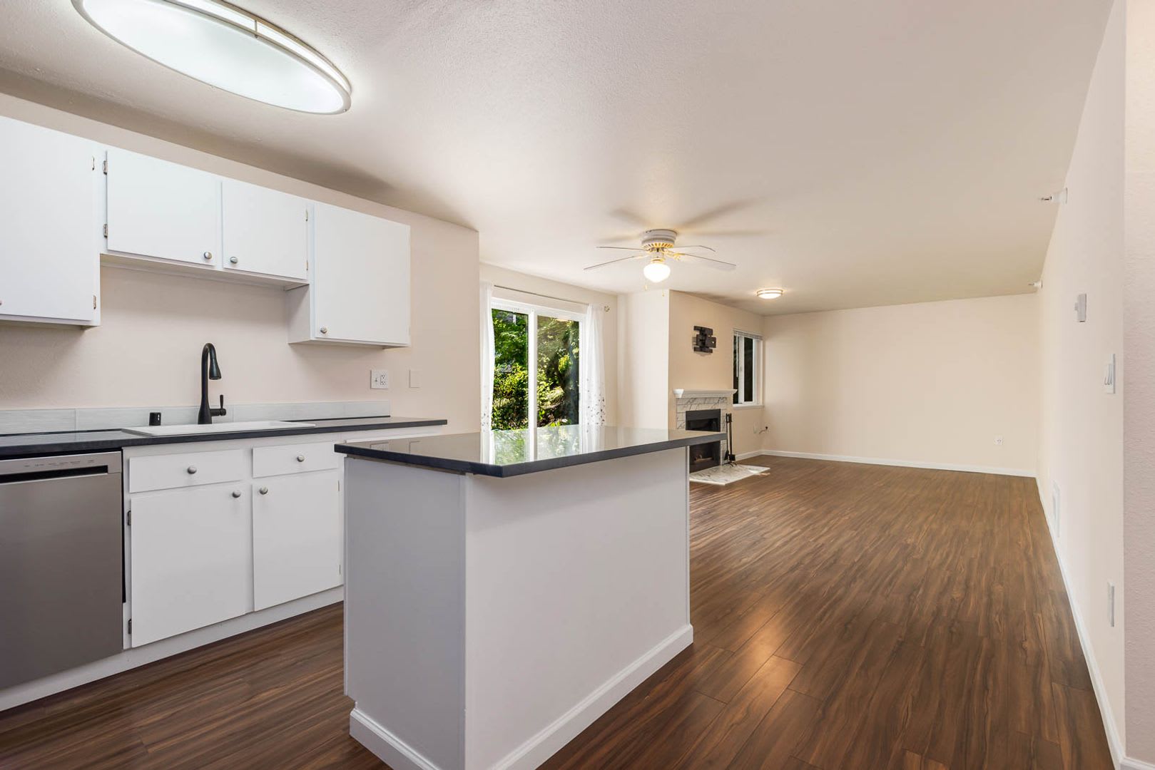 Updated 2 Bedroom Condo in Arrington Place Near Downtown Issaquah – photo 2